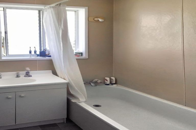 Photo of property in 102 Browning Street, Leamington, Cambridge, 3432