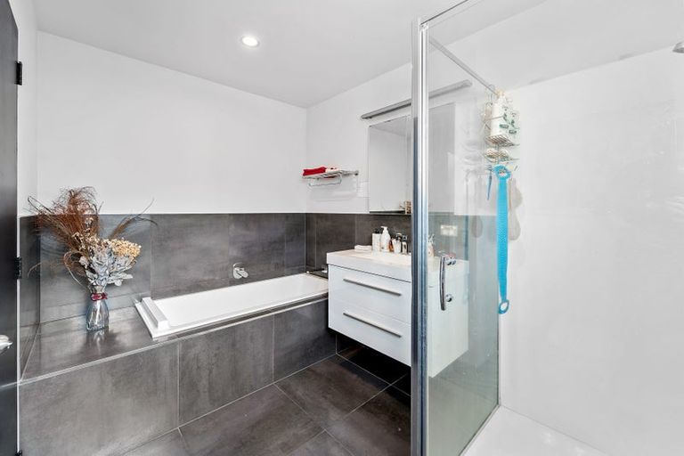 Photo of property in 2/86 Beach Road, Castor Bay, Auckland, 0620