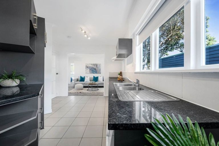Photo of property in 2/99 Clovelly Road, Bucklands Beach, Auckland, 2012