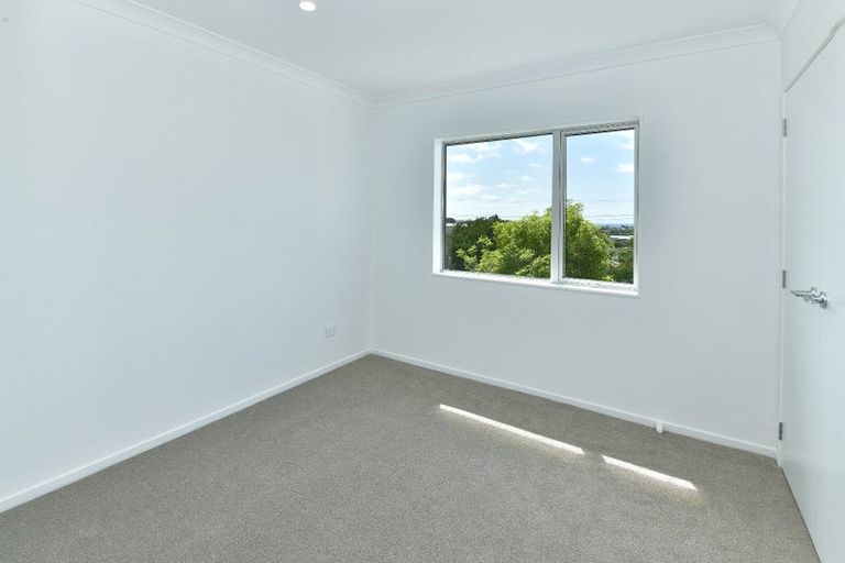 Photo of property in 55a Wade River Road, Stanmore Bay, Whangaparaoa, 0932