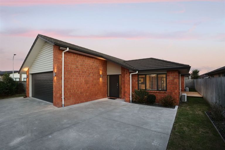 Photo of property in 2 Southbrook Close, Glenview, Hamilton, 3206