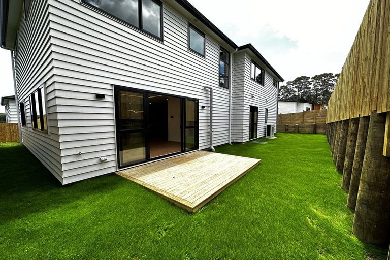 Photo of property in 10 Snuggery Loop, Orewa, 0931