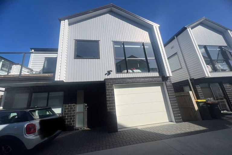 Photo of property in 1c Westall Road, New Lynn, Auckland, 0600