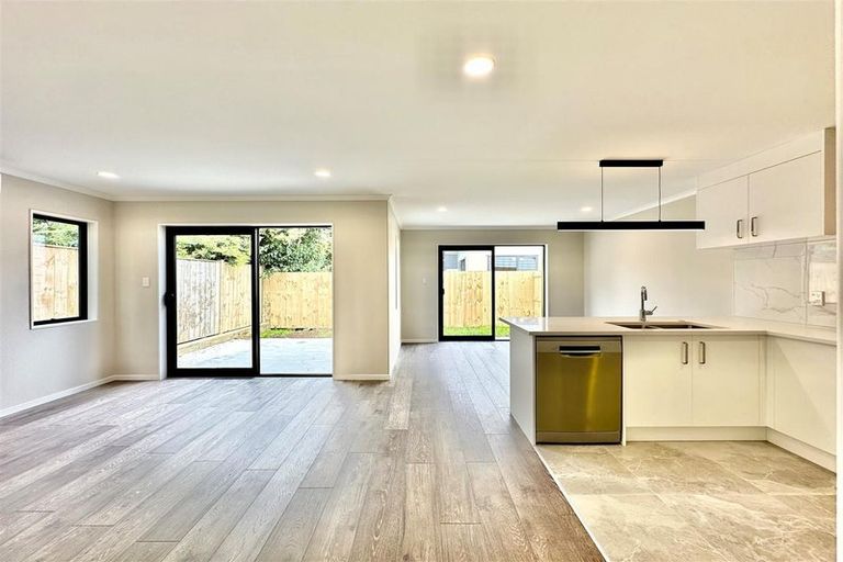 Photo of property in 33 Combat Street, Papakura, 2110