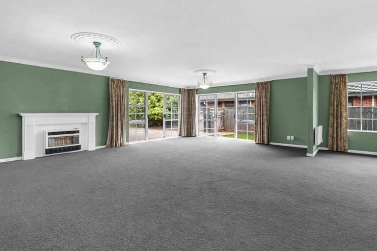 Photo of property in 16 Rosebank Avenue, Kelvin Grove, Palmerston North, 4414