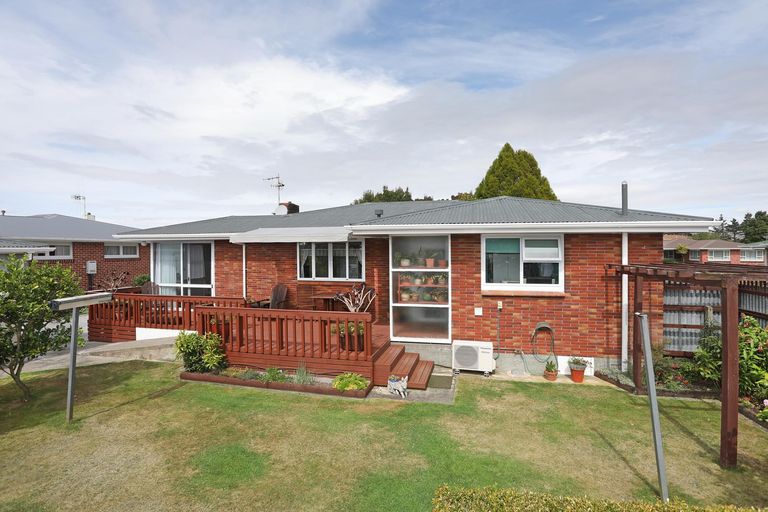 Photo of property in 17 Henare Street, West End, Palmerston North, 4412