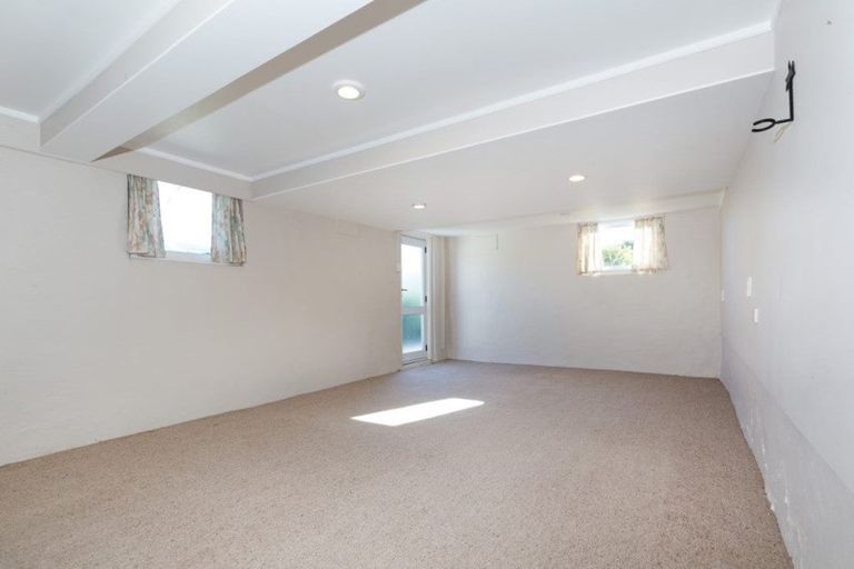 Photo of property in 65 Awanui Street, Merrilands, New Plymouth, 4312