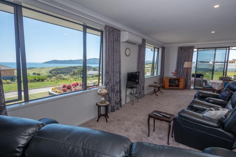 Photo of property in 31 Eagles Way, Cable Bay, 0420