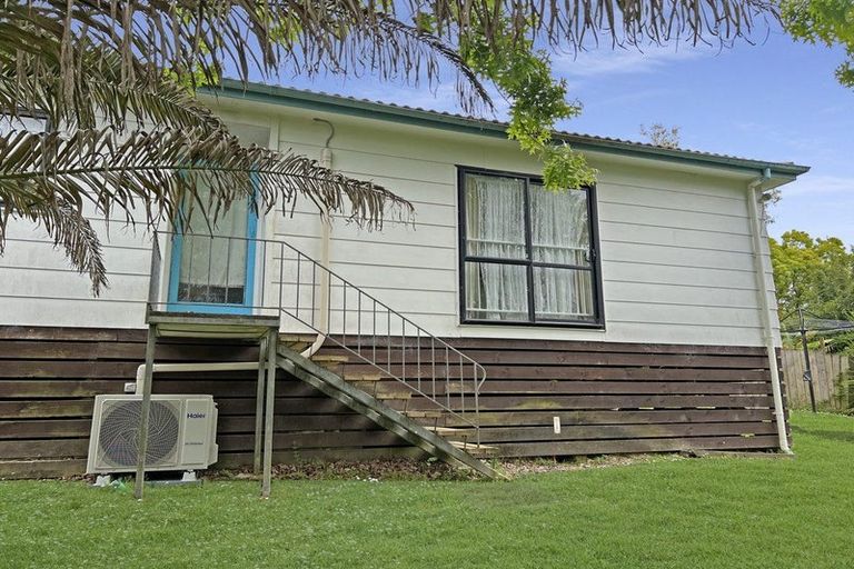 Photo of property in 21 Aldern Road, Massey, Auckland, 0614