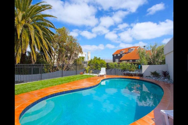 Photo of property in 1420 Whangaparaoa Road, Army Bay, Whangaparaoa, 0930