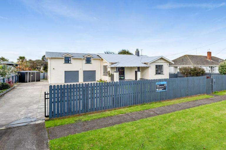 Photo of property in 16 Dixon Avenue, Hawera, 4610
