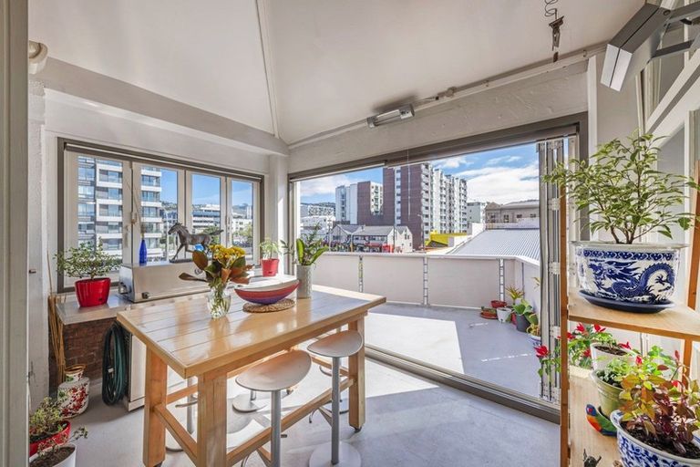 Photo of property in 5 Edge Hill, Mount Victoria, Wellington, 6011