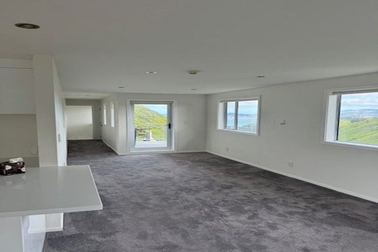 Photo of property in 12 Miles Crescent, Newlands, Wellington, 6037