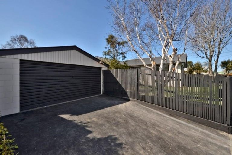 Photo of property in 445 Mairehau Road, Parklands, Christchurch, 8083