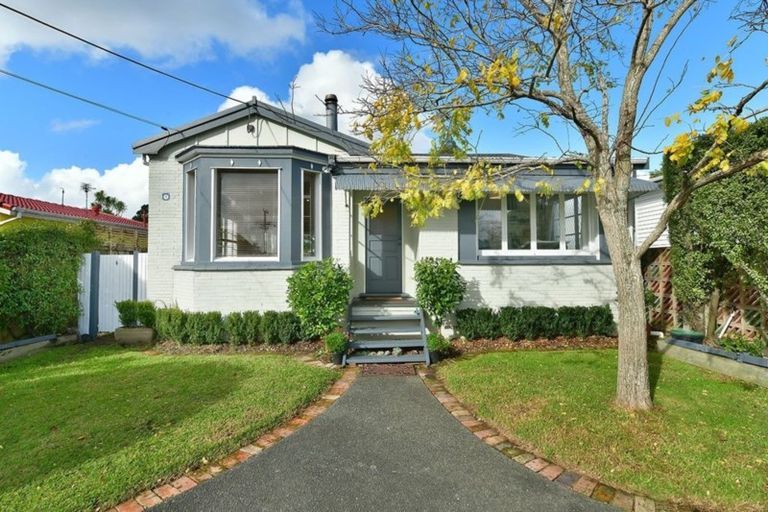 Photo of property in 1/9 Cresta Avenue, Beach Haven, Auckland, 0626