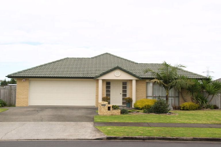 Photo of property in 17 Trovare Place, Golflands, Auckland, 2013
