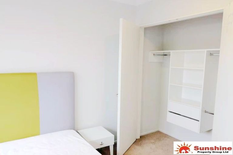 Photo of property in 17 Northcross Drive, Oteha, Auckland, 0632