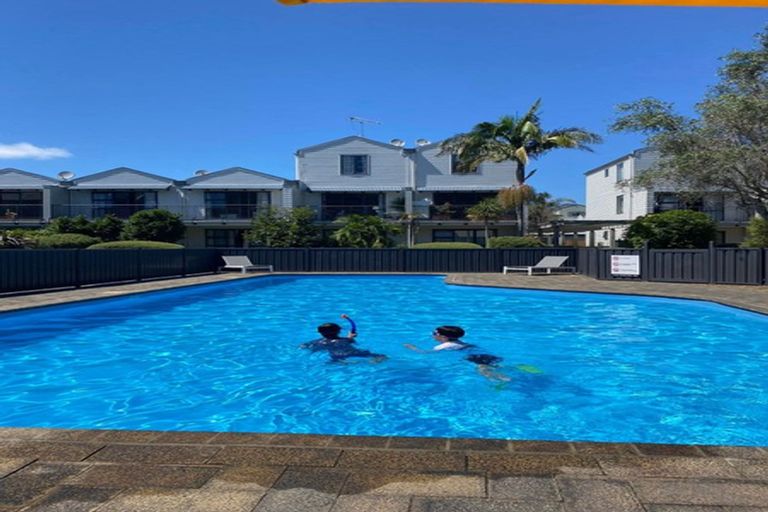Photo of property in 16/5 Carolina Place, Albany, Auckland, 0632