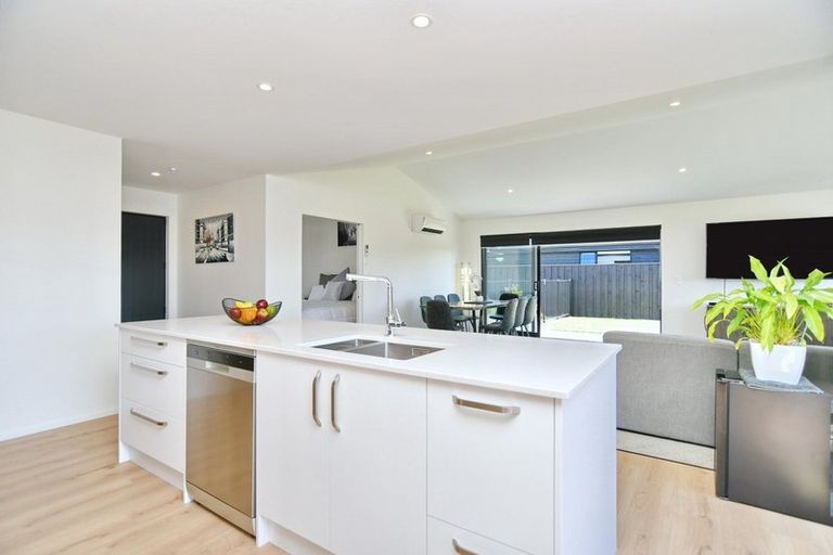 Photo of property in 17 Angus Place, Rangiora, 7400