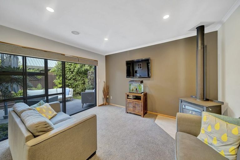 Photo of property in 18 Vanderbilt Place, Halswell, Christchurch, 8025