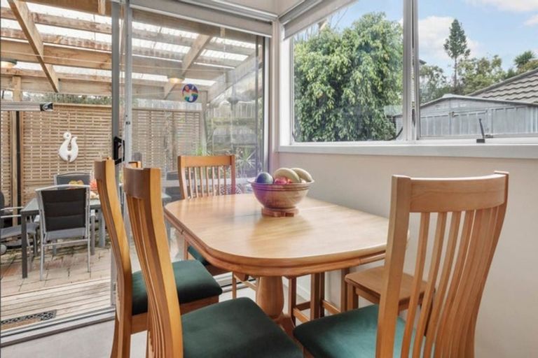Photo of property in 168 Edmonton Road, Te Atatu South, Auckland, 0610