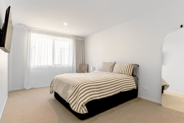 Photo of property in 18 Rushland Road, Jacks Point, 9371