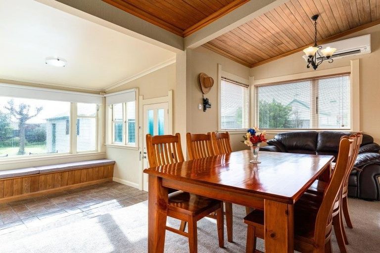 Photo of property in 44 Queen Street, Feilding, 4702