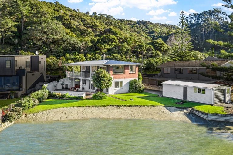 Photo of property in 17 Weranui Road, Waiwera, 0994