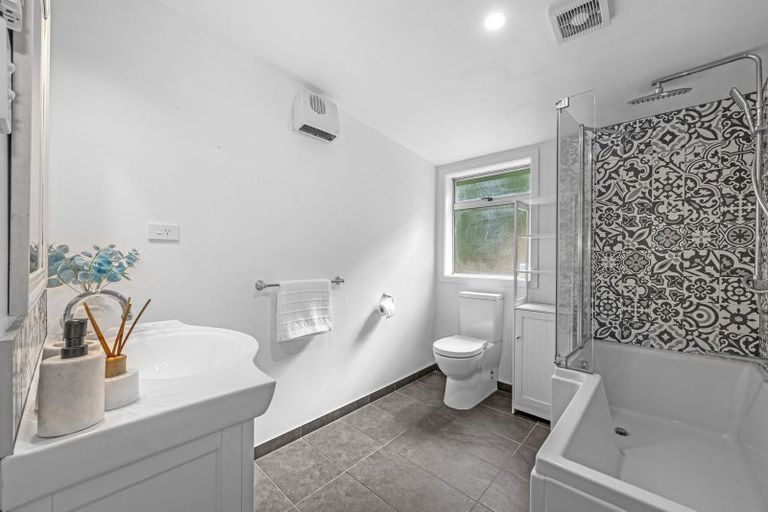 Photo of property in 30 Hawkhurst Road, Lyttelton, 8082