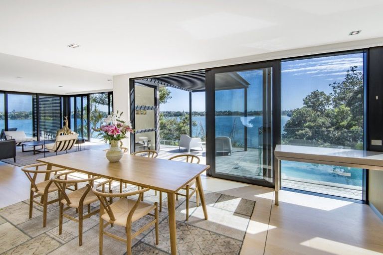 Photo of property in 10a First Avenue, Stanley Point, Auckland, 0624