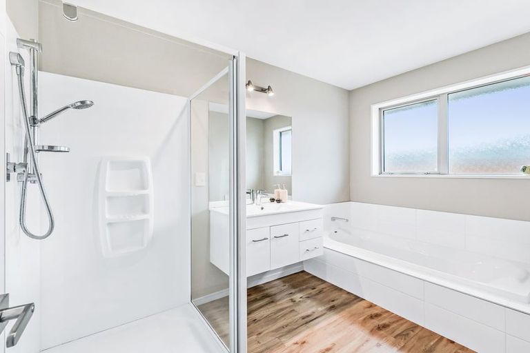 Photo of property in 100 Shillingford Boulevard, Rolleston, 7615