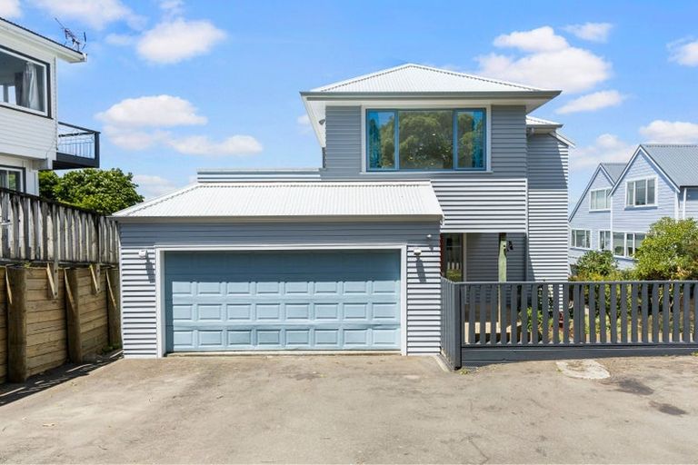 Photo of property in 32 Mandalay Terrace, Khandallah, Wellington, 6035