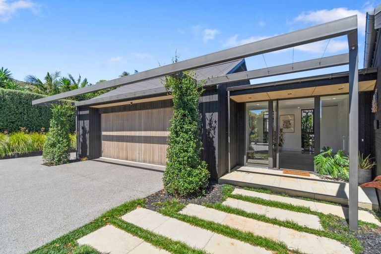 Photo of property in 28 Capriole Crescent, Kingseat, Papakura, 2580