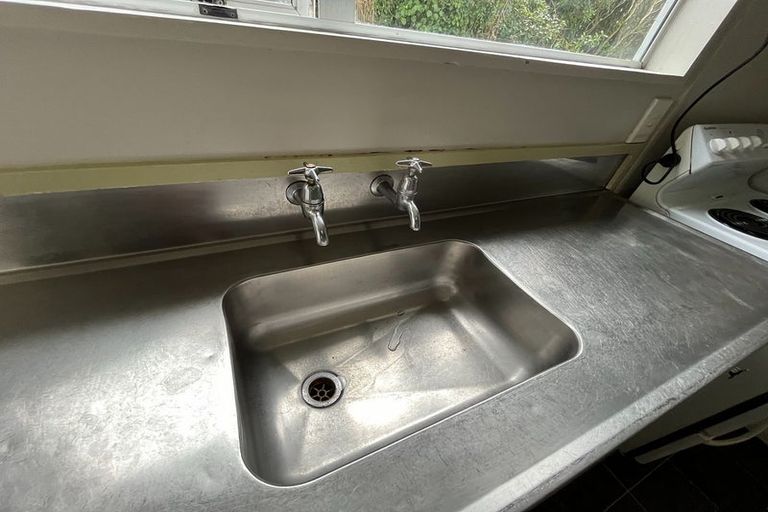 Photo of property in 10 Martin Grove, Normandale, Lower Hutt, 5010