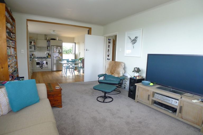 Photo of property in 1/50 Sylvan Avenue, Northcote, Auckland, 0627