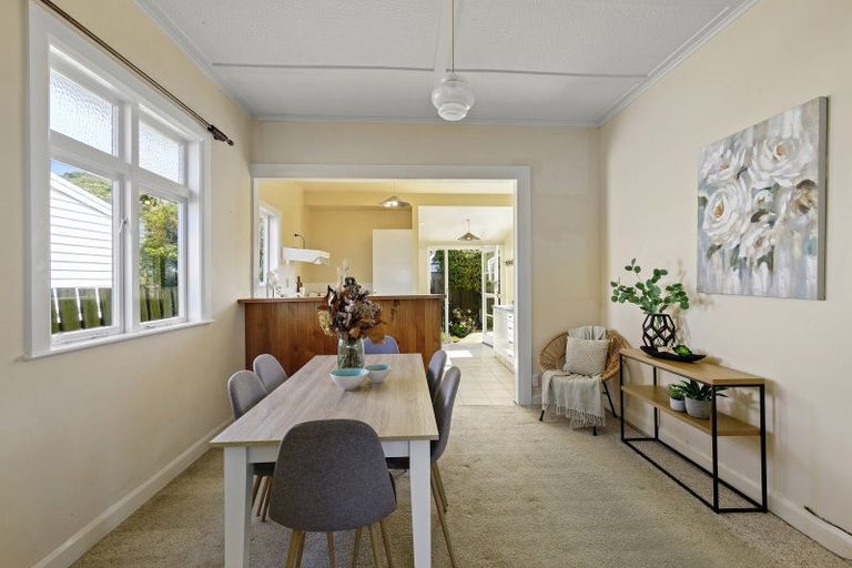 Photo of property in 22 Waikato Street, Island Bay, Wellington, 6023