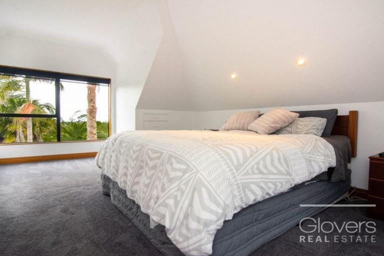 Photo of property in 22 Rimu Road, Oratia, Auckland, 0604