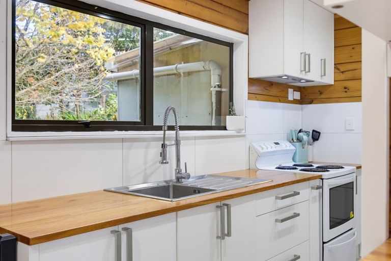 Photo of property in 2b Collingwood Road, Waiuku, 2123