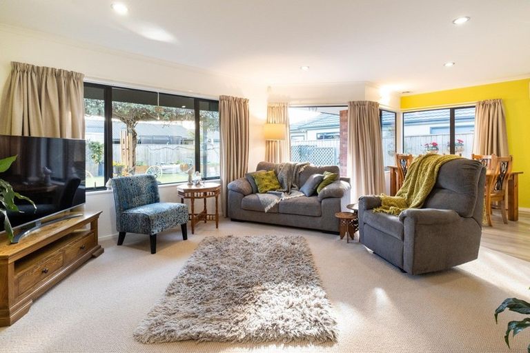 Photo of property in 6 Bucksburn Place, Greenmeadows, Napier, 4112