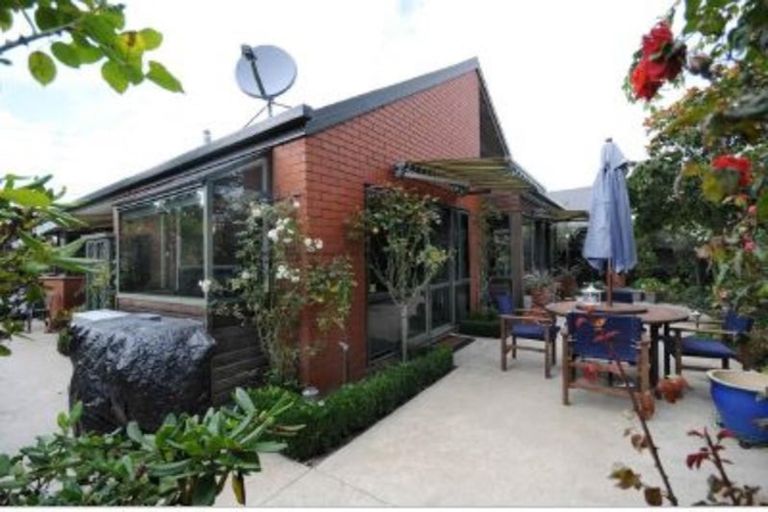 Photo of property in 2 Yarrum Lane, Avonhead, Christchurch, 8042