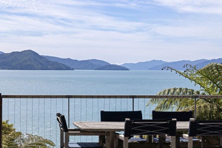 Photo of property in 2045 Queen Charlotte Drive, Ngakuta Bay, Picton, 7281