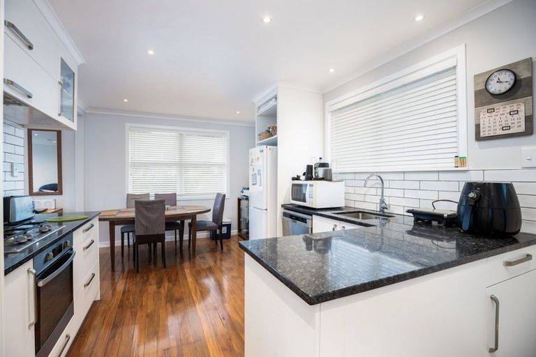 Photo of property in 6 Sardinha Place, Marfell, New Plymouth, 4310