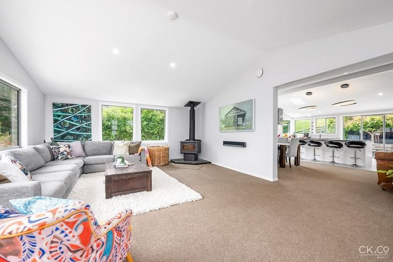 Photo of property in 10 Cottle Park Drive, Normandale, Lower Hutt, 5010