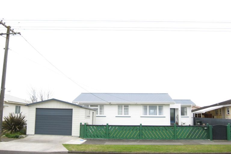Photo of property in 10 Record Street, Fitzroy, New Plymouth, 4312