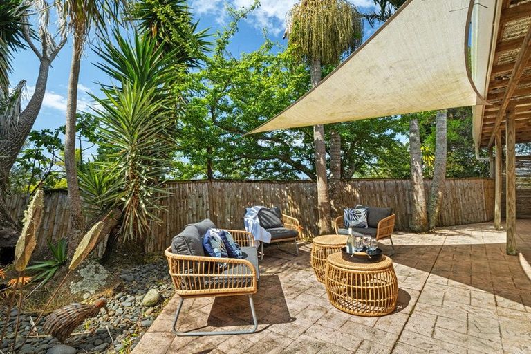 Photo of property in 2/62 Target Road, Totara Vale, Auckland, 0629