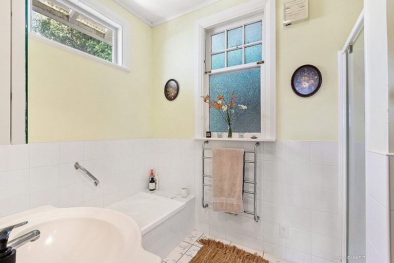 Photo of property in 9 Thorby Street, Northland, Wellington, 6012