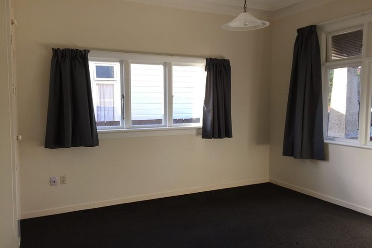 Photo of property in 174 Victoria Road, Saint Clair, Dunedin, 9012