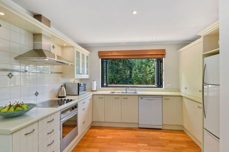 Photo of property in 19 Chatham Avenue, Paremoremo, Auckland, 0632
