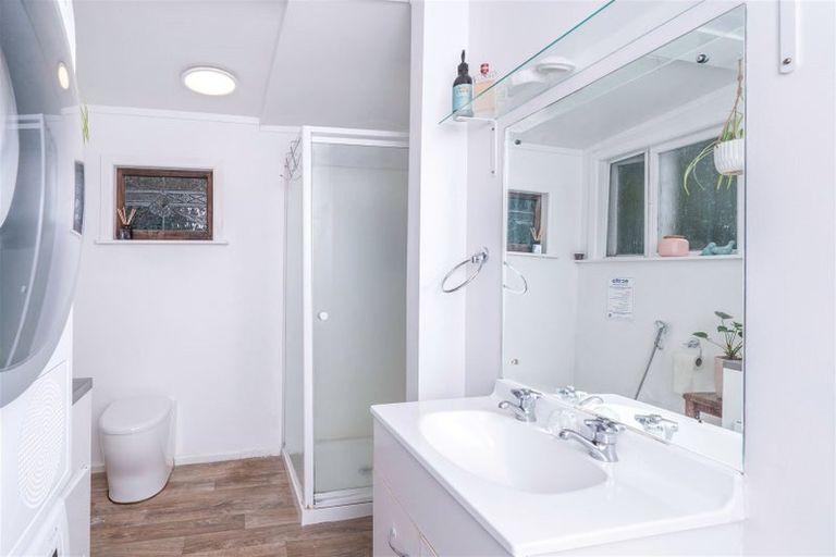 Photo of property in 56 Tilley Road, Paekakariki, 5034