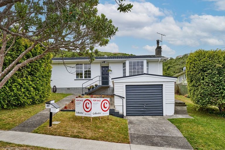 Photo of property in 49 Franklyn Road, Tawa, Wellington, 5028